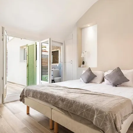 Ref 1422 - 3 Bedrooms Just Next To The Palais With Large Terrace Appartement