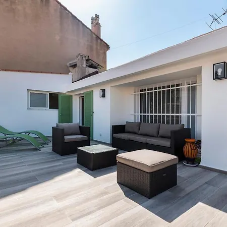 Ref 1422 - 3 Bedrooms Just Next To The Palais With Large Terrace