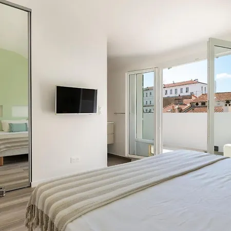 Ref 1422 - 3 Bedrooms Just Next To The Palais With Large Terrace Appartement Cannes