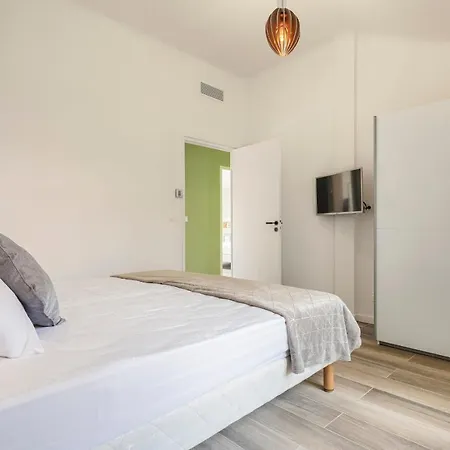 Appartement Ref 1422 - 3 Bedrooms Just Next To The Palais With Large Terrace