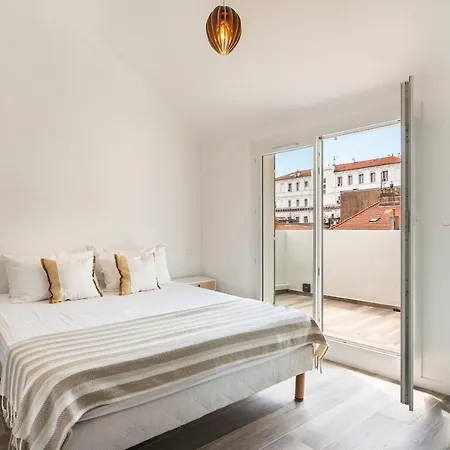 Ref 1422 - 3 Bedrooms Just Next To The Palais With Large Terrace